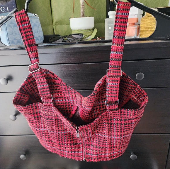 Guess Croptop - Picture 2 of 3